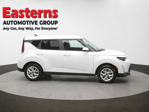 Used 2024 Kia Soul LX w/ Option Group 015 FWD image 43