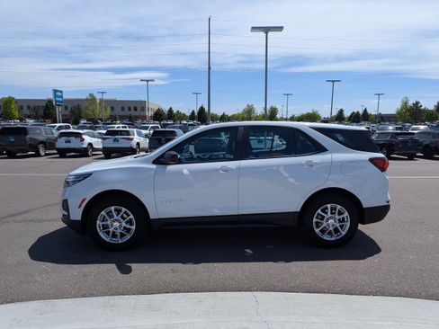Certified 2022 Chevrolet Equinox LS w/ LPO, Floor Liner Package AWD/4WD image 9