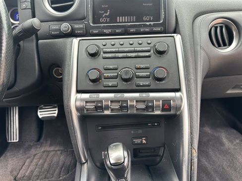 Used 2010 Nissan GT-R Premium image 29