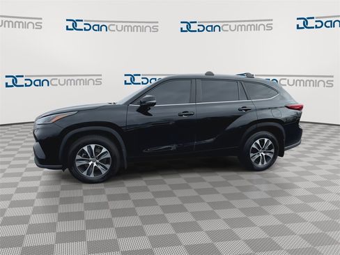 Used 2023 Toyota Highlander XLE image 5