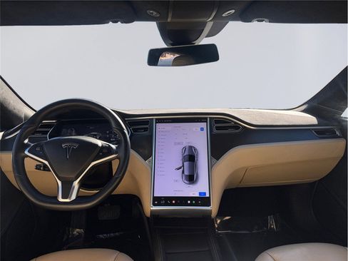 Used 2015 Tesla Model S 70D image 18