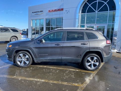 Used 2019 Jeep Cherokee Limited image 2