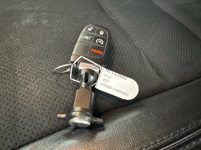 Used 2022 Jeep Grand Cherokee Laredo X AWD/4WD image 29