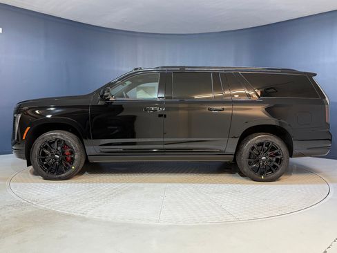 New 2026 Cadillac Escalade ESV Sport w/ LPO, ONYX Package image 2