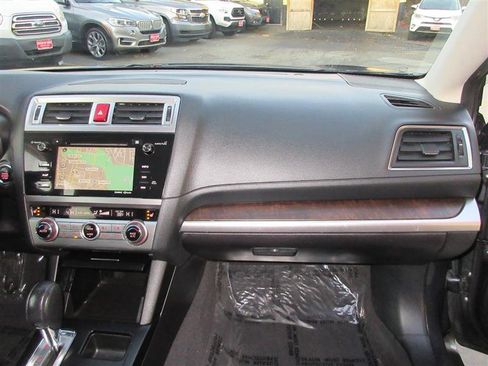 Used 2017 Subaru Outback 2.5i Limited AWD/4WD image 32