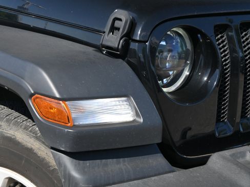 Used 2023 Jeep Wrangler Sport S image 11