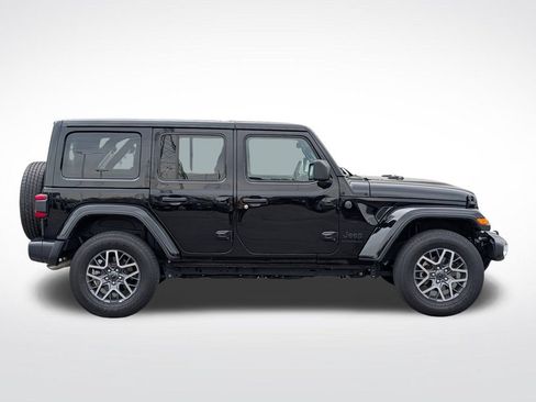 Used 2025 Jeep Wrangler Unlimited Sahara AWD/4WD image 2