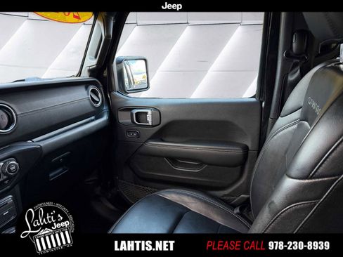 Used 2022 Jeep Wrangler Unlimited Sahara image 10