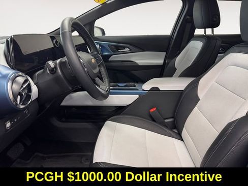 Used 2025 Chevrolet Equinox EV LT w/ Convenience Package image 7