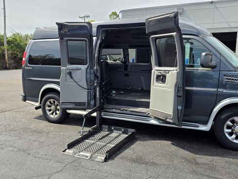 Used 2014 GMC Savana 2500 Extended RWD image 5