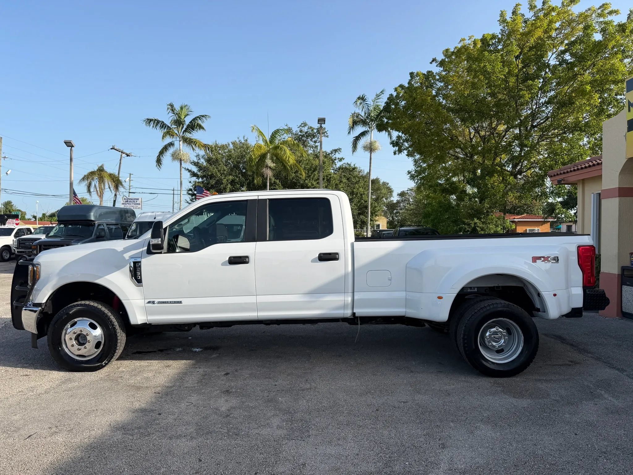 Used 2017 Ford F350 4x4 Crew Cab XL DRW w/ Power Equipment Group image 2