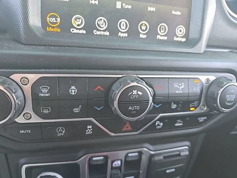 Used 2021 Jeep Gladiator Overland w/ Popular Equipment Package AWD/4WD image 15