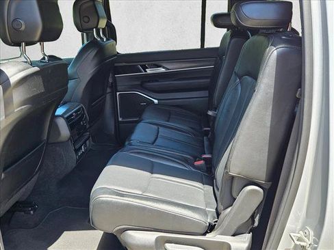 Used 2024 Jeep Wagoneer Series II w/ Flexible Seating Group RWD image 13