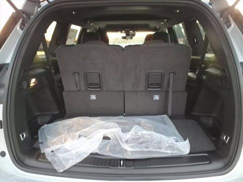 New 2025 Jeep Grand Cherokee L Laredo image 17