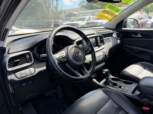 Used 2018 Kia Sorento EX w/ EX Advanced Touring Package image 11