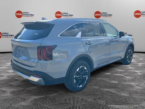 Used 2024 Kia Sorento S w/ Panoramic Sunroof Package image 7