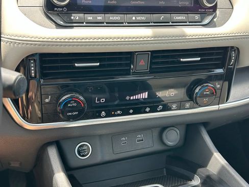 Certified 2021 Nissan Rogue SV w/ Premium Package FWD image 35