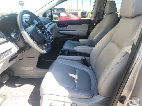 Used 2023 Honda Odyssey Touring image 2