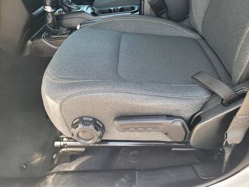 Used 2024 Jeep Wrangler Unlimited Sahara AWD/4WD image 18