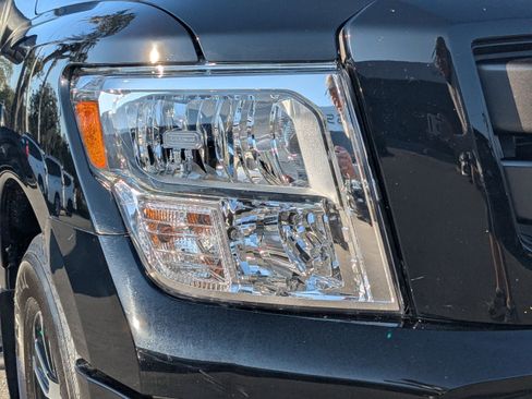 Used 2023 Nissan Titan SV w/ SV Convenience Package image 10