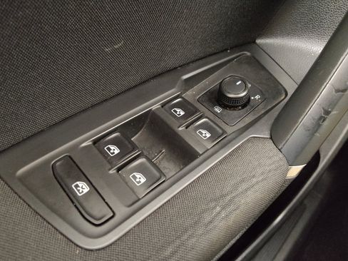 Used 2018 Volkswagen Tiguan S FWD image 27