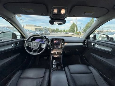 Used 2023 Volvo XC40 B5 Plus w/ Climate Package AWD/4WD image 2