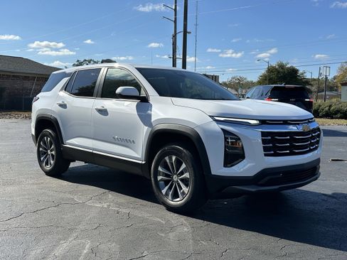 New 2026 Chevrolet Equinox LT image 2