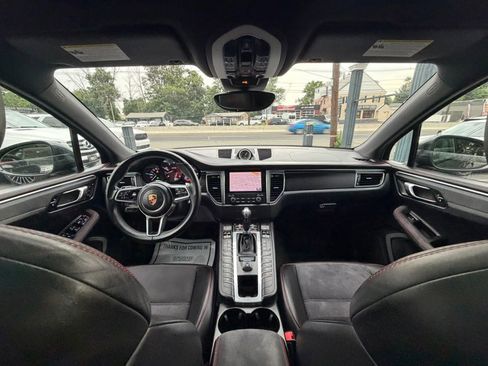 Used 2017 Porsche Macan GTS AWD/4WD image 34