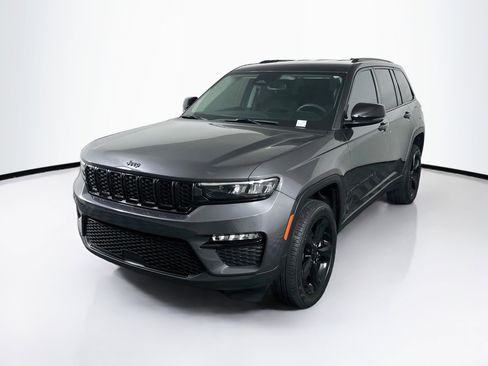 Used 2023 Jeep Grand Cherokee Limited w/ Black Appearance Package RWD image 3