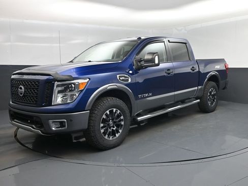 Used 2017 Nissan Titan PRO-4X w/ Pro-4x Convenience Package AWD/4WD image 9