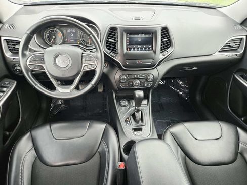 Used 2019 Jeep Cherokee Latitude Plus w/ Comfort/Convenience Group AWD/4WD image 9