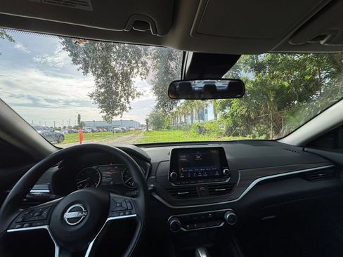 Used 2025 Nissan Altima 2.5 SV FWD image 29
