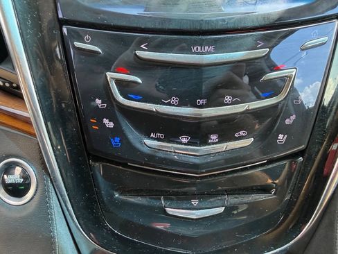 Used 2015 Cadillac Escalade Luxury AWD/4WD image 19