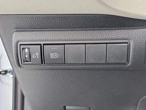 Used 2025 Toyota Corolla LE FWD image 31