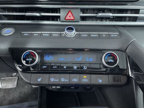 Used 2024 Hyundai Elantra Limited image 24