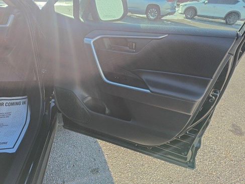 Used 2022 Toyota RAV4 LE image 17