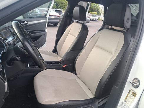 Used 2020 Volkswagen Jetta R-Line w/ R-Line Cold Weather Package image 13