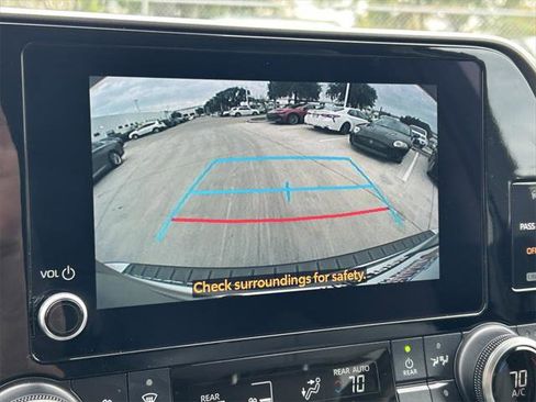 Certified 2023 Toyota Highlander XLE image 35