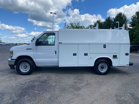 Used 2022 Ford E-350 and Econoline 350 Super Duty w/ Power Windows & Locks Group RWD image 6