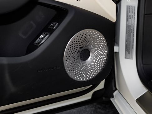 Used 2020 Bentley Flying Spur W12 image 12