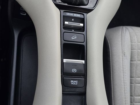 Used 2025 Honda HR-V LX image 22