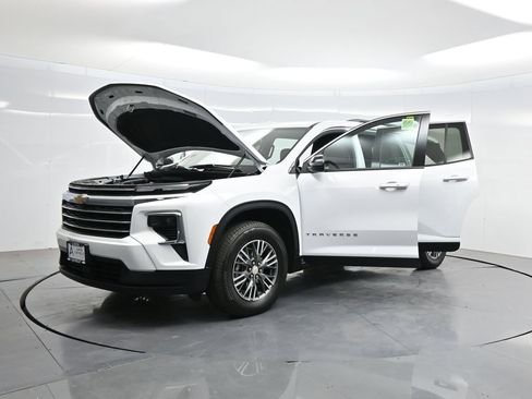 Used 2025 Chevrolet Traverse LT AWD/4WD image 39