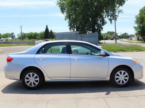 Used 2011 Toyota Corolla LE FWD image 3