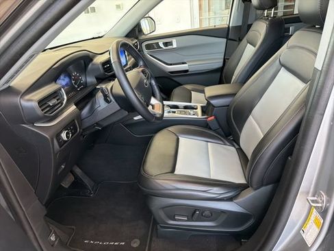 Certified 2023 Ford Explorer XLT w/ Equipment Group 202A AWD/4WD image 19