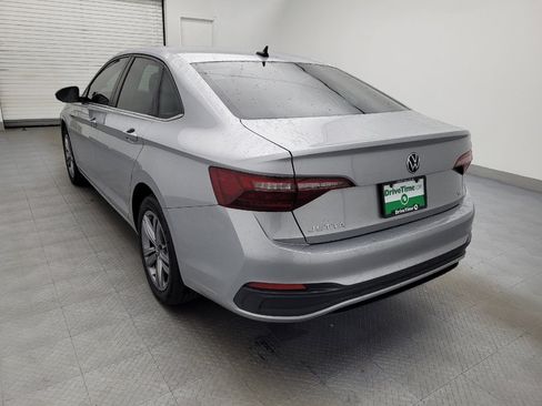 Used 2023 Volkswagen Jetta SE image 5