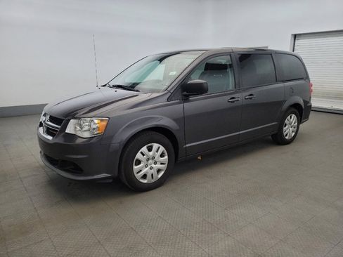 Used 2018 Dodge Grand Caravan SE image 2