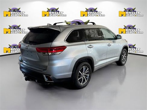 Used 2017 Toyota Highlander XLE image 4