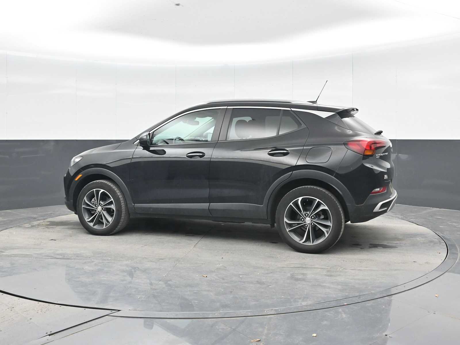 Used 2023 Buick Encore GX Select w/ Safety Package II AWD/4WD image 3