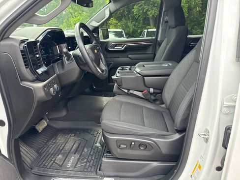 Used 2024 Chevrolet Silverado 1500 LT AWD/4WD image 39