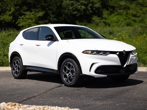 Used 2025 Alfa Romeo Tonale w/ Active Assist Package AWD/4WD image 9
